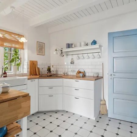Seaside Charm And Panoramic View Feriehus