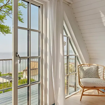 Seaside Charm And Panoramic View Feriehus