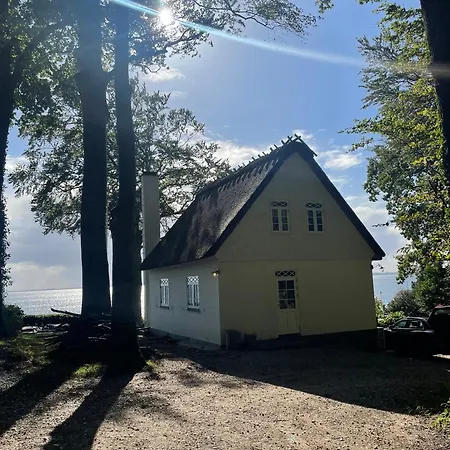 Seaside Charm And Panoramic View Feriehus
