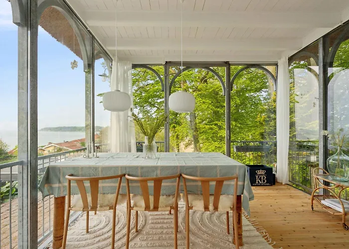 Seaside Charm And Panoramic View Semesterbostad *