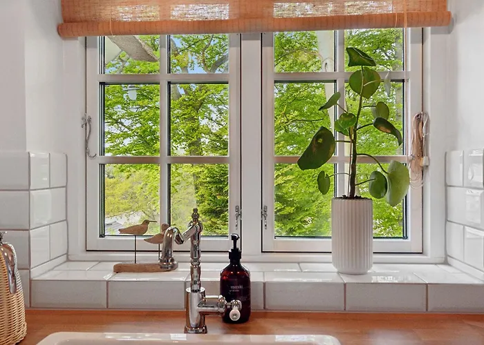 Seaside Charm And Panoramic View Semesterbostad