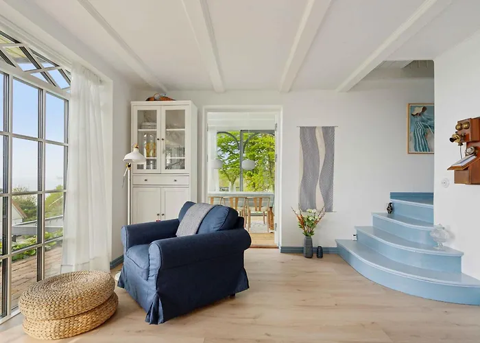 Seaside Charm And Panoramic View Semesterbostad